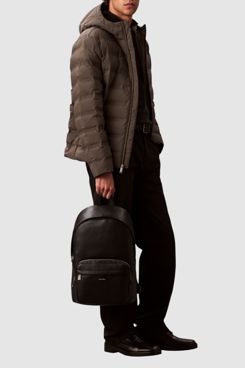 תמונת כל הלוק של תיק גב